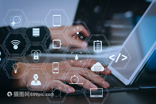 軟件開發(fā)者的編碼工作與強化的現(xiàn)實儀表板計算機圖標有關(guān)這些包括機敏的系統(tǒng)開發(fā)代碼叉和網(wǎng)絡(luò)安全反應(yīng)的版本商人手與筆記本電腦一起工作